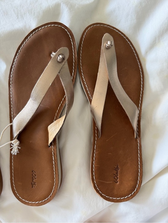 OluKai Shoes - Olukai Metallic Leather Flip Flop Sandals - Brand New w/tags, never worn Sz US 9